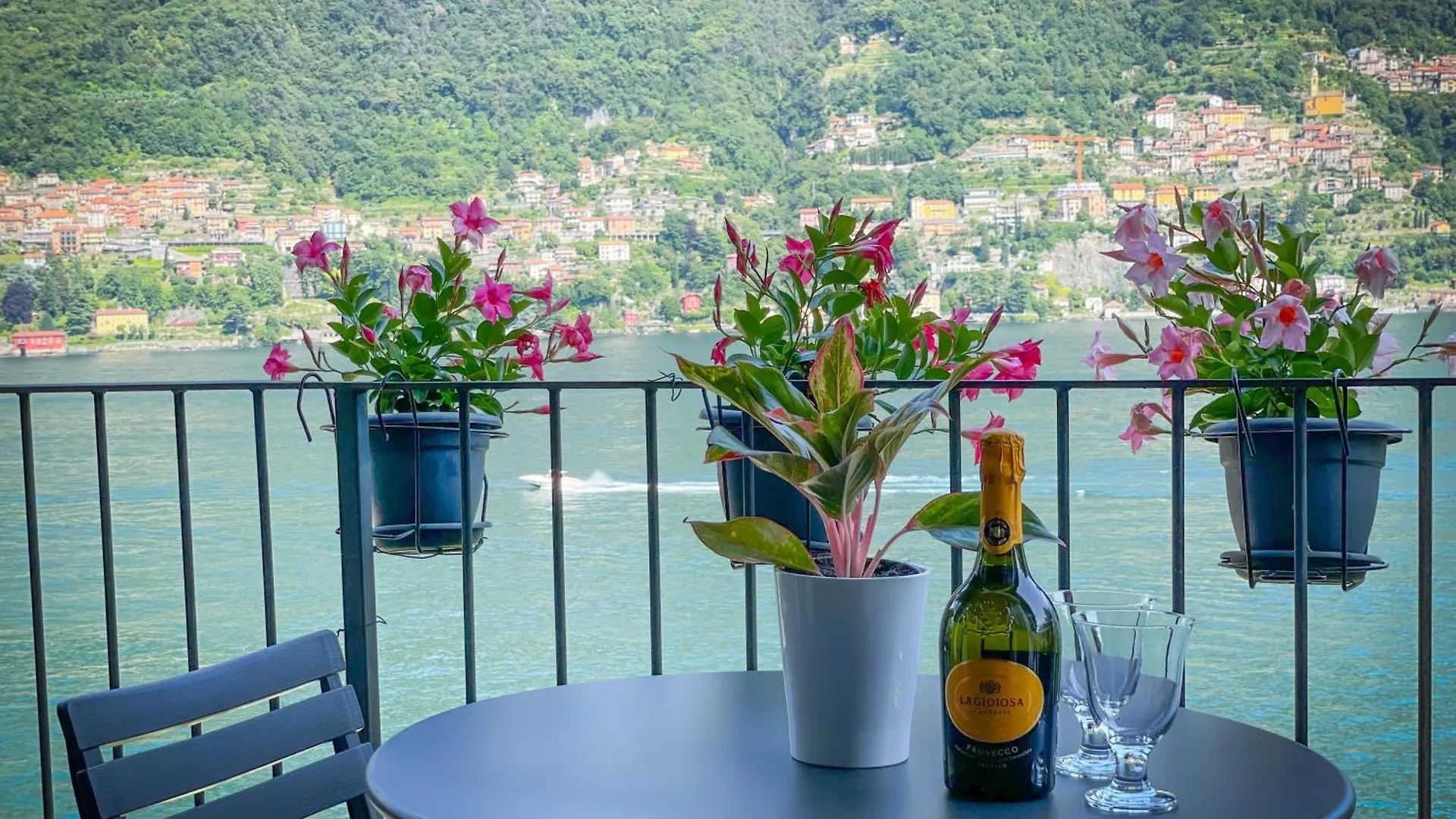 Contatos de Balcony On The Lake - Free Parking, Lake View